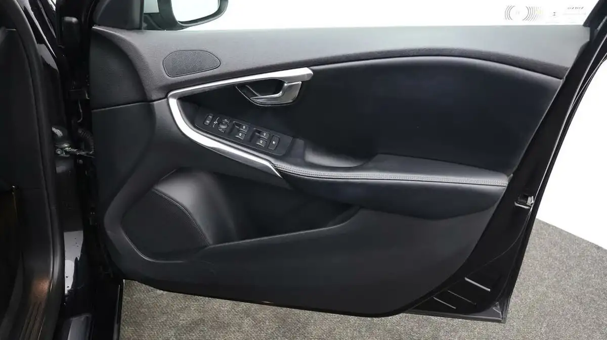 2018-volvo-v40-20td-d3-r-design-pro-big-15