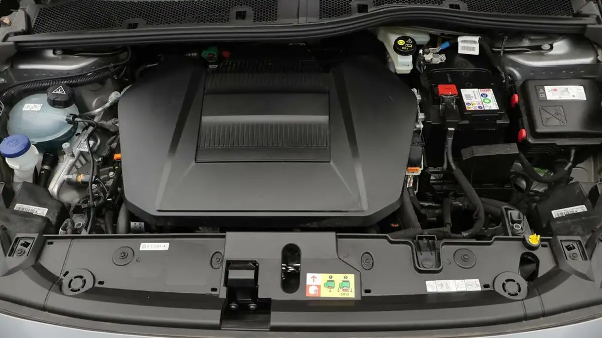 2022-peugeot-208-e-gt-136ps-50kwh-big-18
