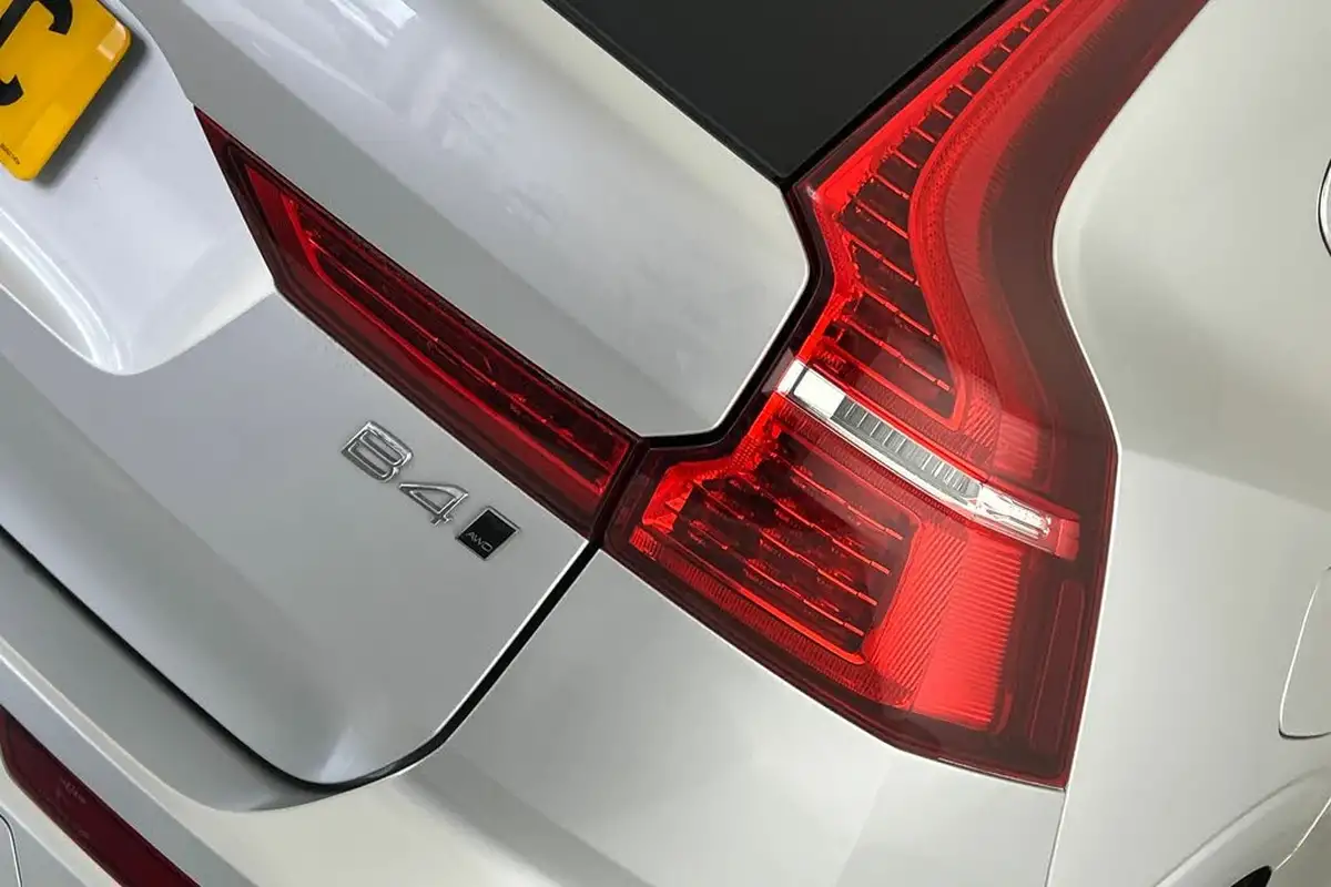 2021-volvo-xc60-20td-b4-momentum-awd-big-19