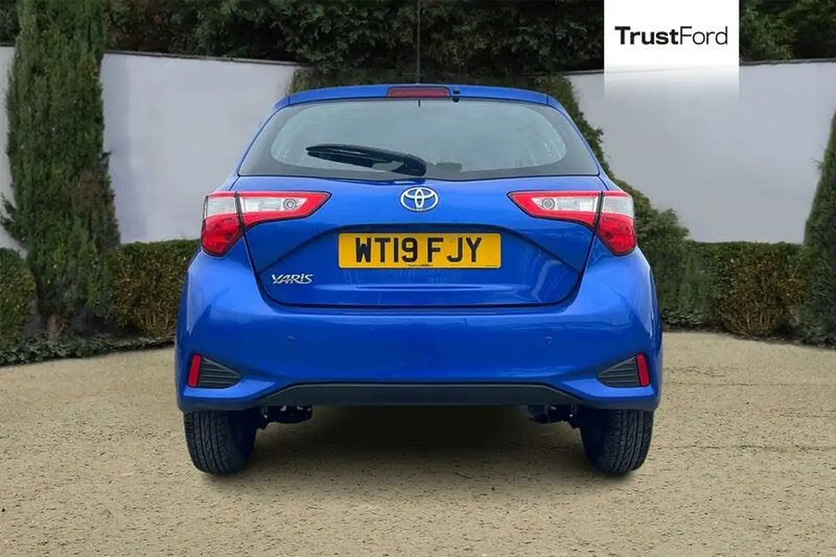 2019-toyota-yaris-15-vvt-i-icon-tech-111bhp-1496cc-big-6