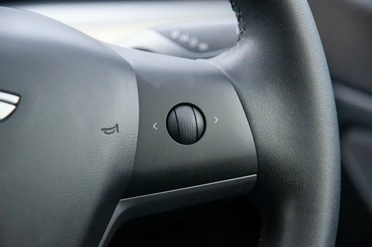 2020-tesla-model-3-e-long-range-big-12