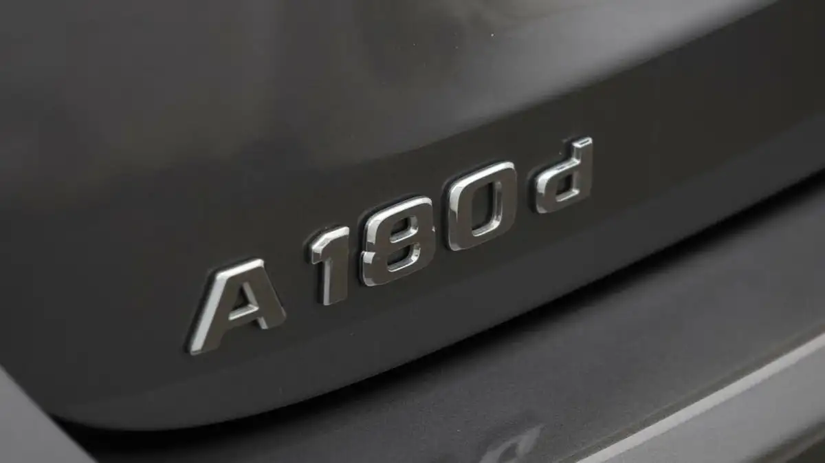 2019-mercedes-benz-a-class-15d-a180d-sport-executive-hatchback-5d-7g-dct-big-20