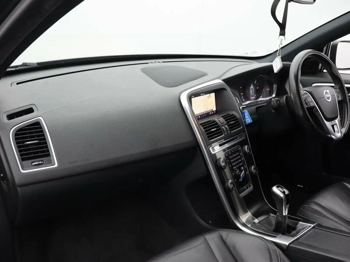 2017-volvo-xc60-20td-d4-r-design-nav-big-36
