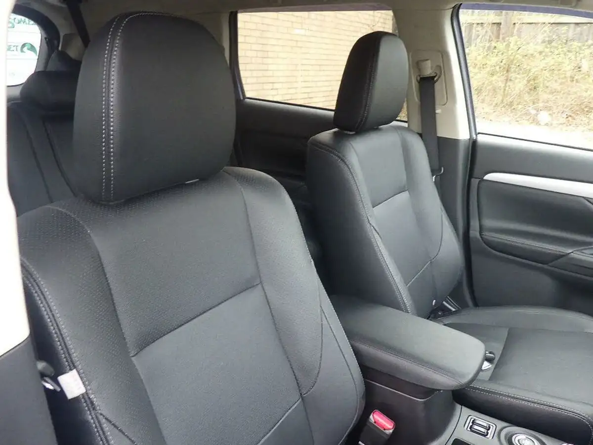 2014-mitsubishi-outlander-20-gx4h-big-25