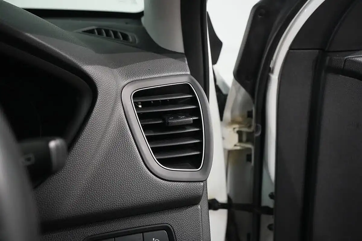 2020-hyundai-i20-12-play-big-32