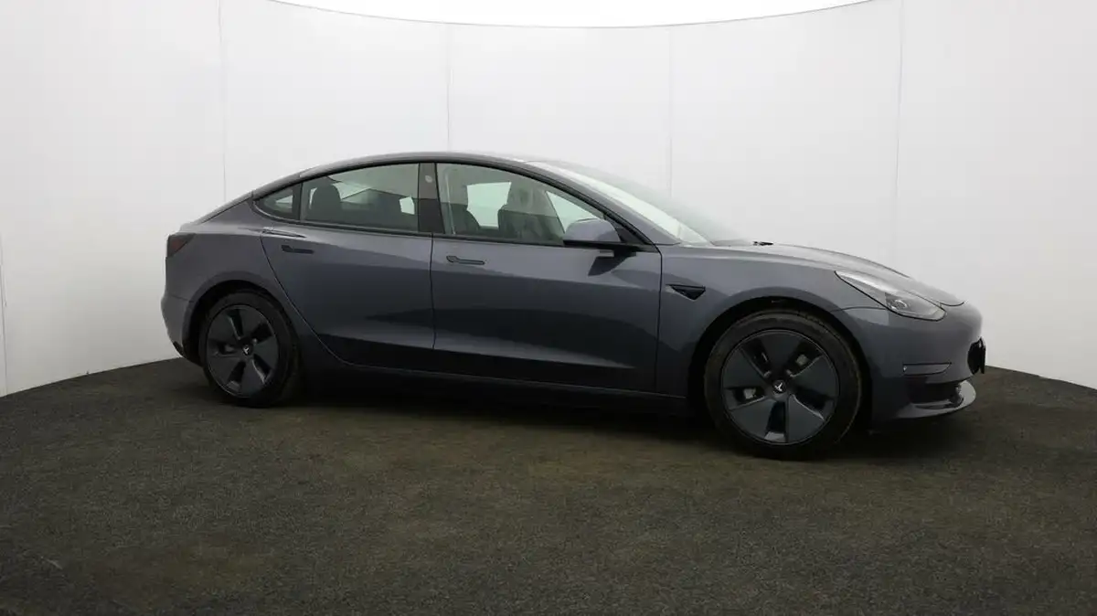 2020-tesla-model-3-e-long-range-big-44