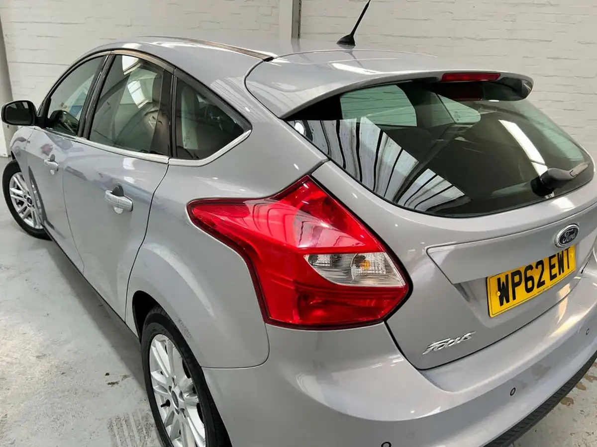 2013-ford-focus-16td-titanium-hatchback-big-40