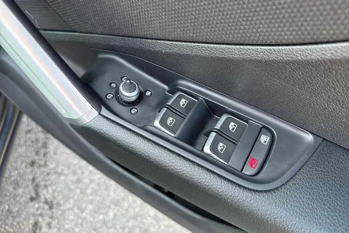 2022-audi-q2-15-35-tfsi-s-line-tronic-big-23