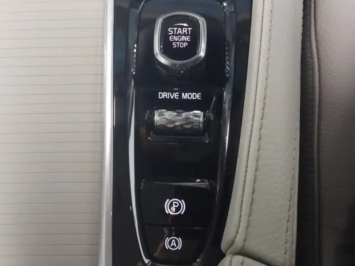 2020-volvo-s90-20-t4-momentum-plus-big-15