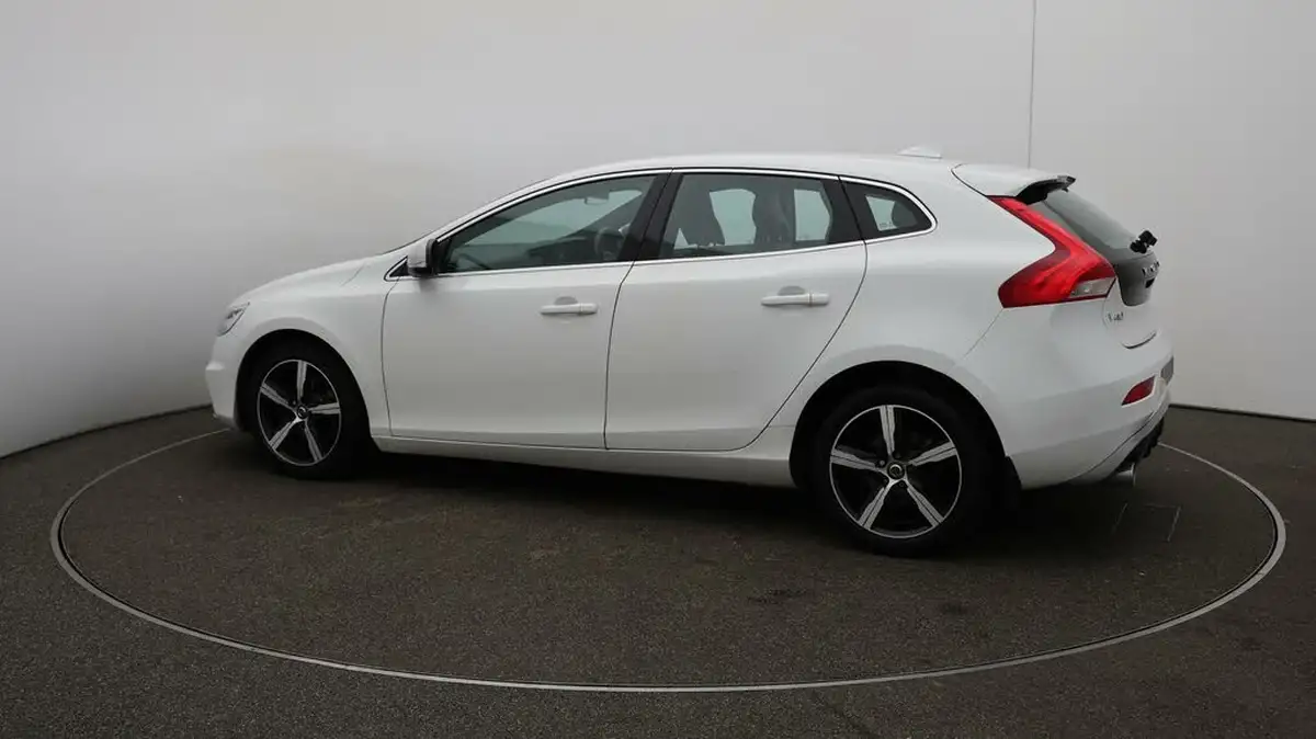 2019-volvo-v40-20-t2-r-design-big-45