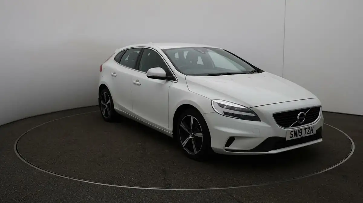 2019-volvo-v40-20-t2-r-design-big-41