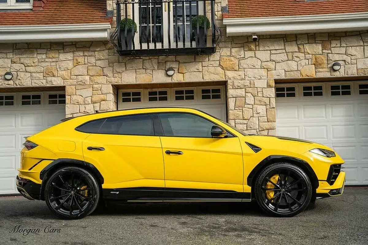 2023-lamborghini-urus-40-no-trim-big-3