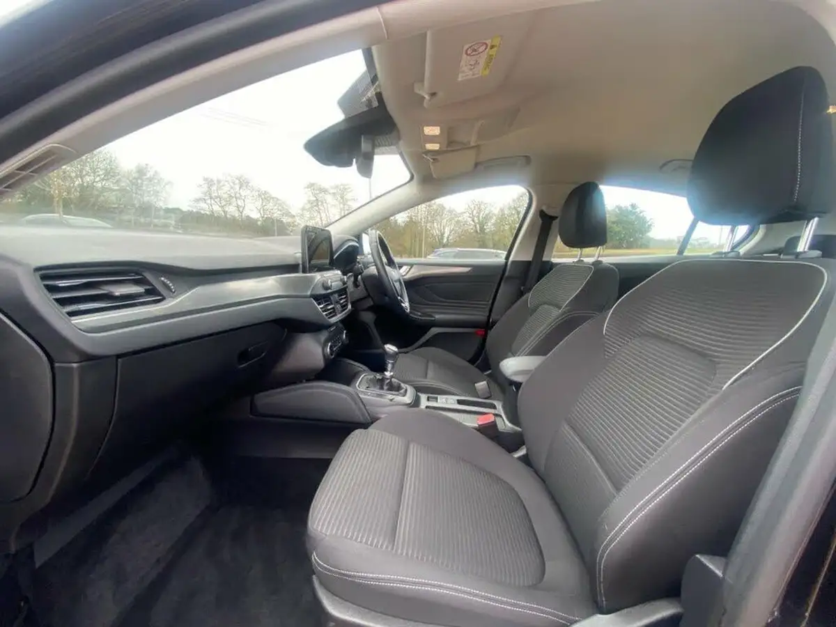 2019-ford-focus-10t-titanium-hatchback-big-29