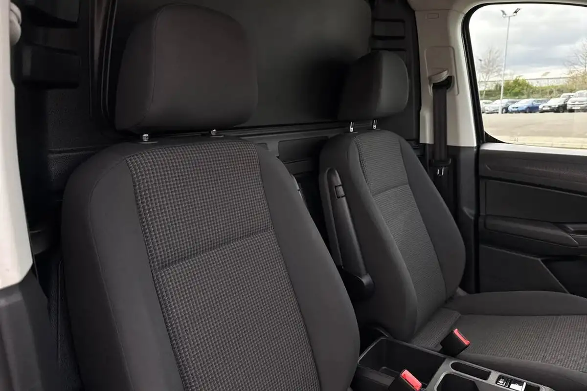 2021-volkswagen-caddy-20tdi-c20-cargo-commerce-pro-122pseu6d-big-23