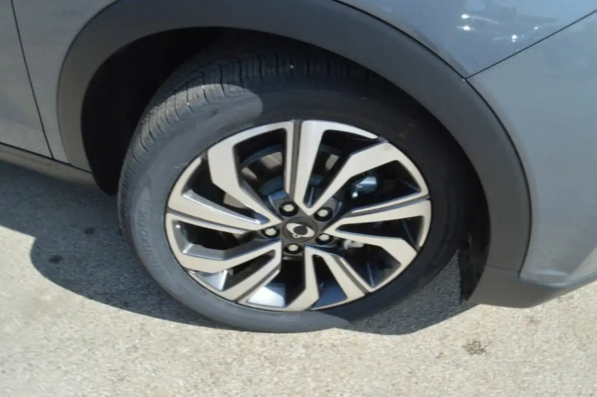 2023-kgm-ssangyong-tivoli-15-ultimate-auto-big-9