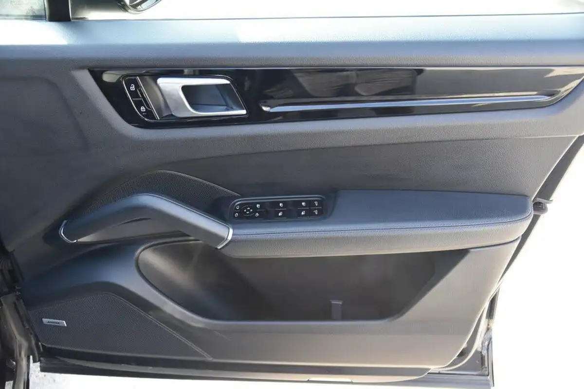 2019-porsche-cayenne-30-v6-s-big-53