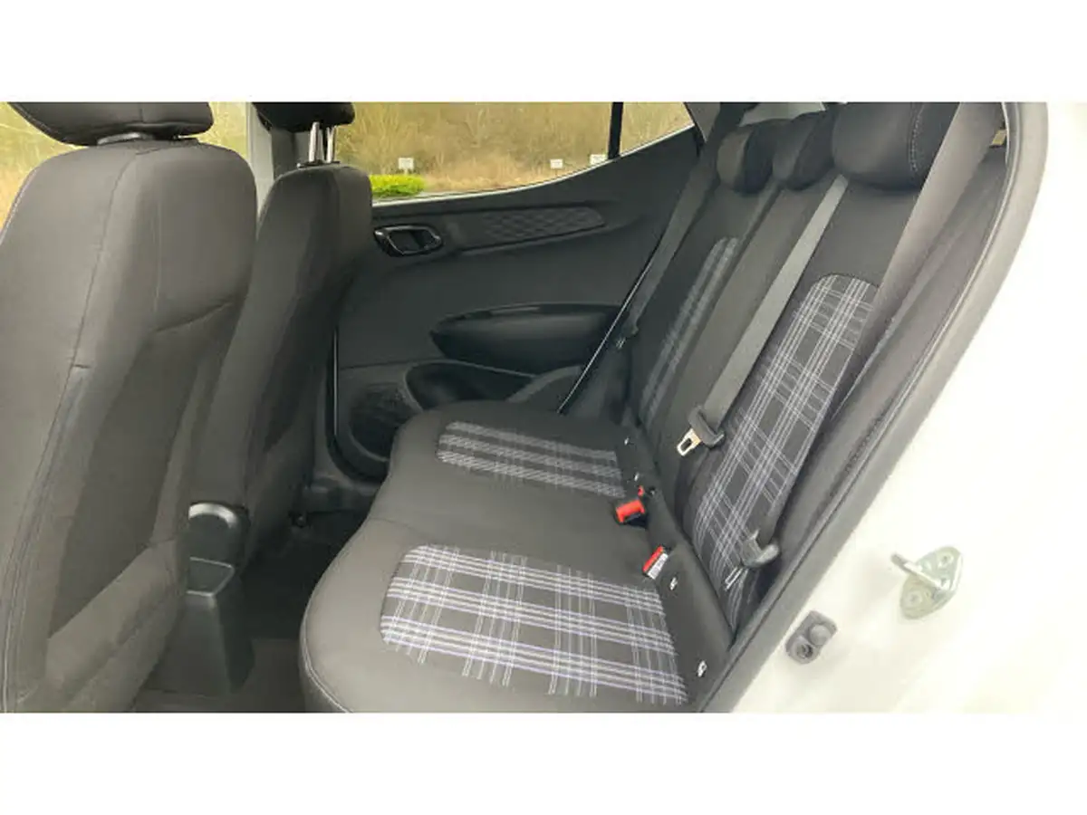 2024-hyundai-i10-12-premium-79ps-auto-big-15