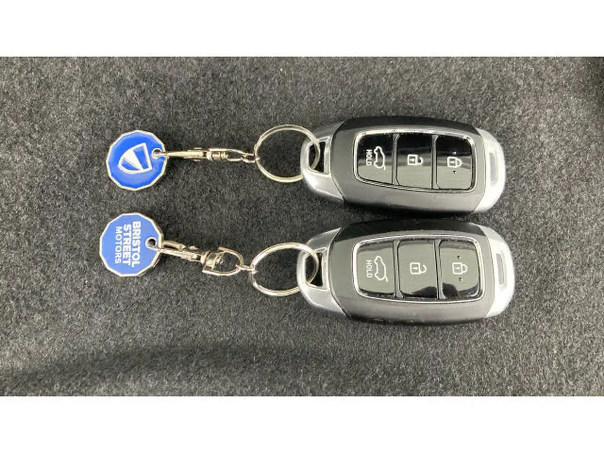 2024-hyundai-i10-12-premium-79ps-auto-big-19
