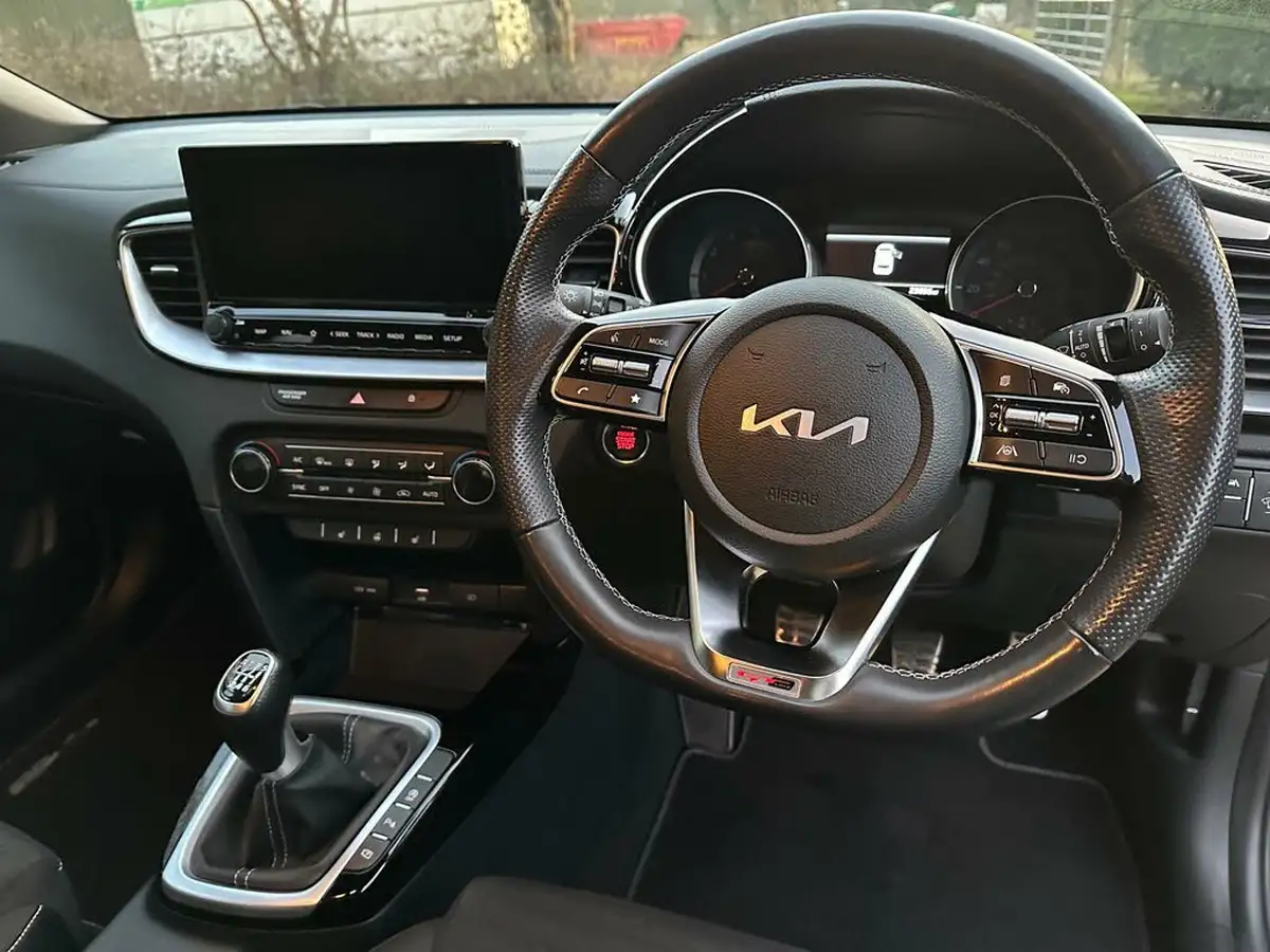2022-kia-ceed-15-t-gdi-gt-line-big-21