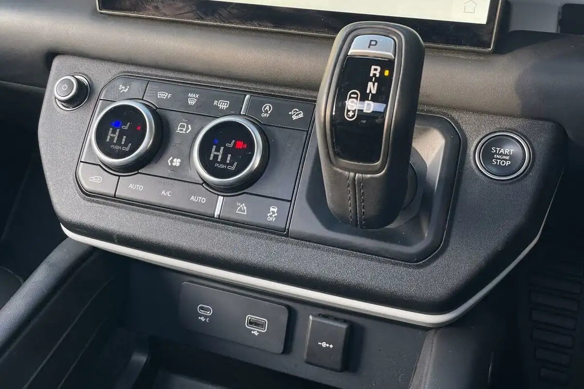2024-land-rover-90-defender-30-d250-hse-big-41