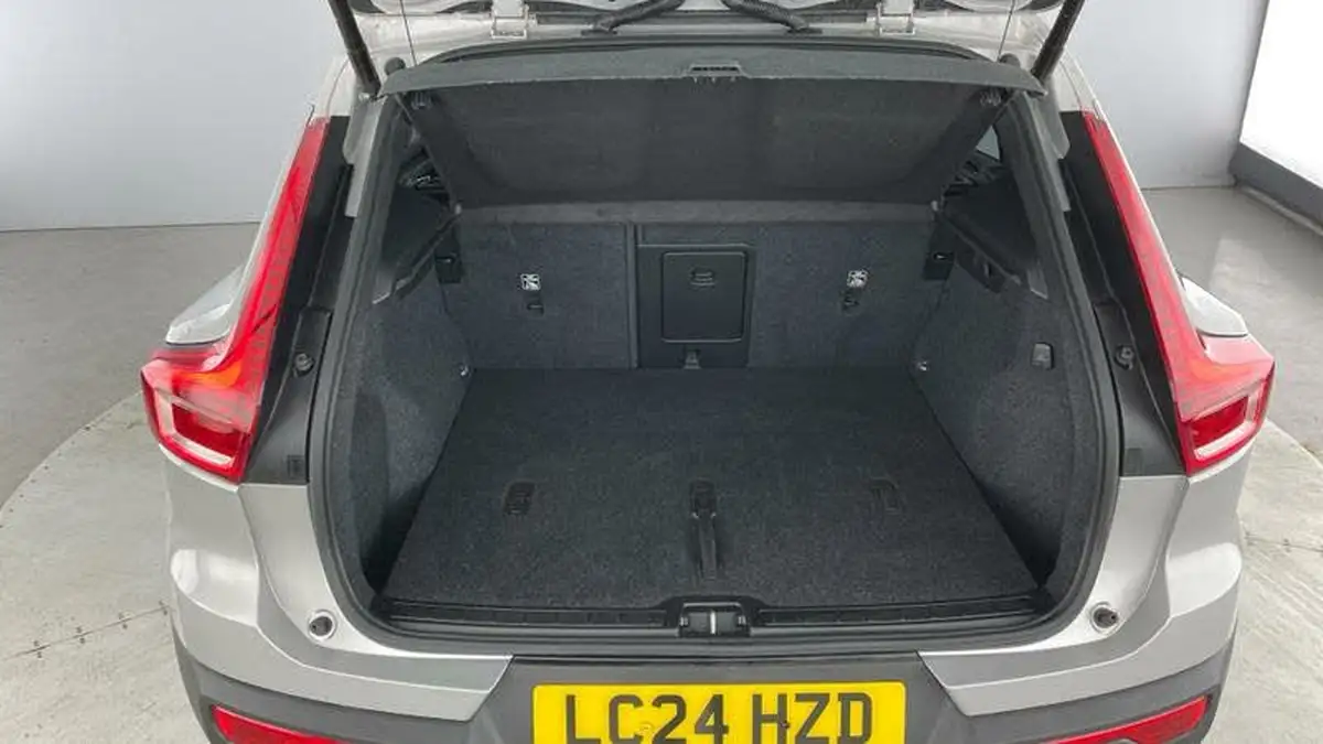 2024-volvo-xc40-20-b4-plus-big-29
