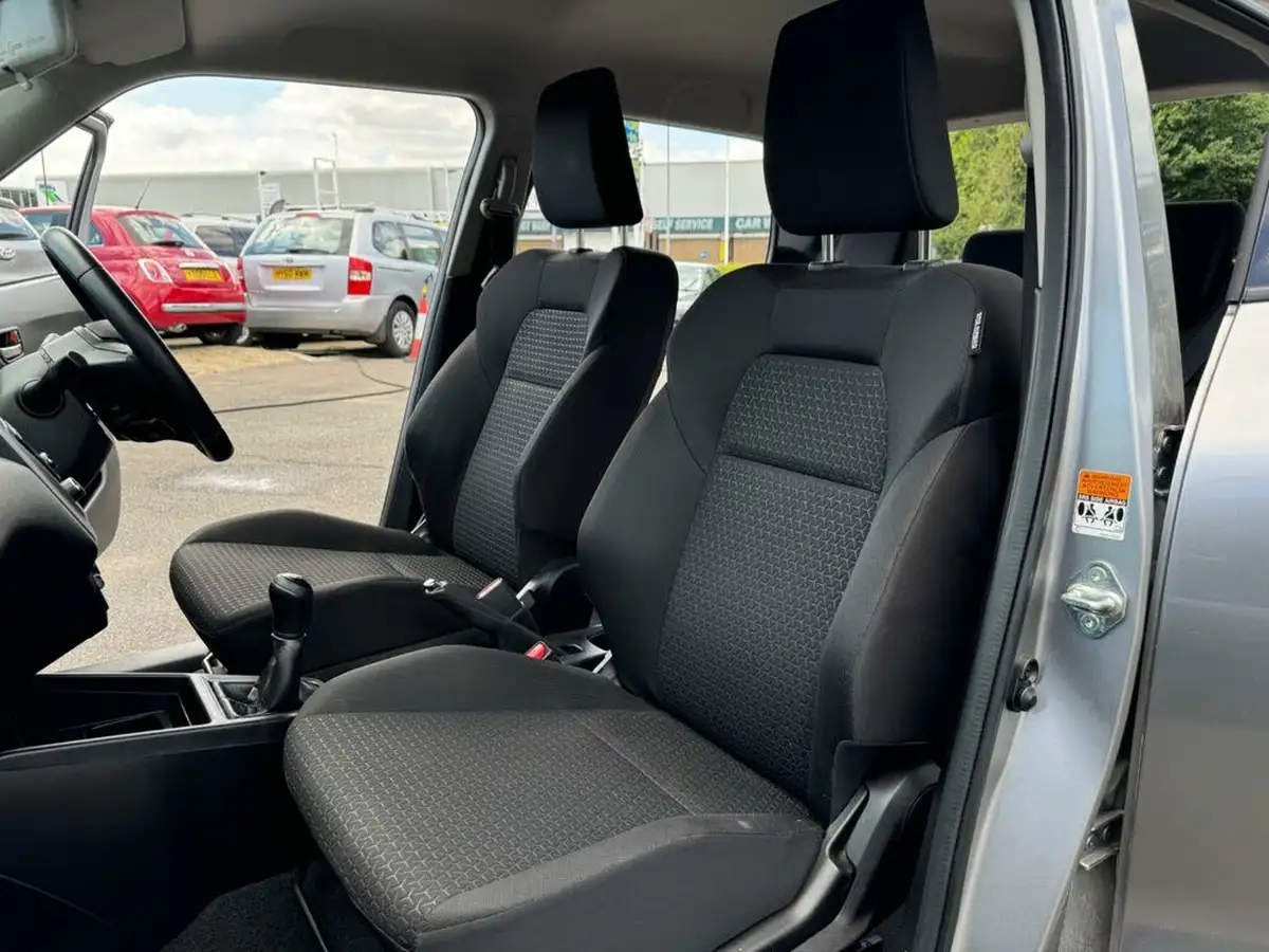 2019-suzuki-swift-12-dualjet-attitude-big-22