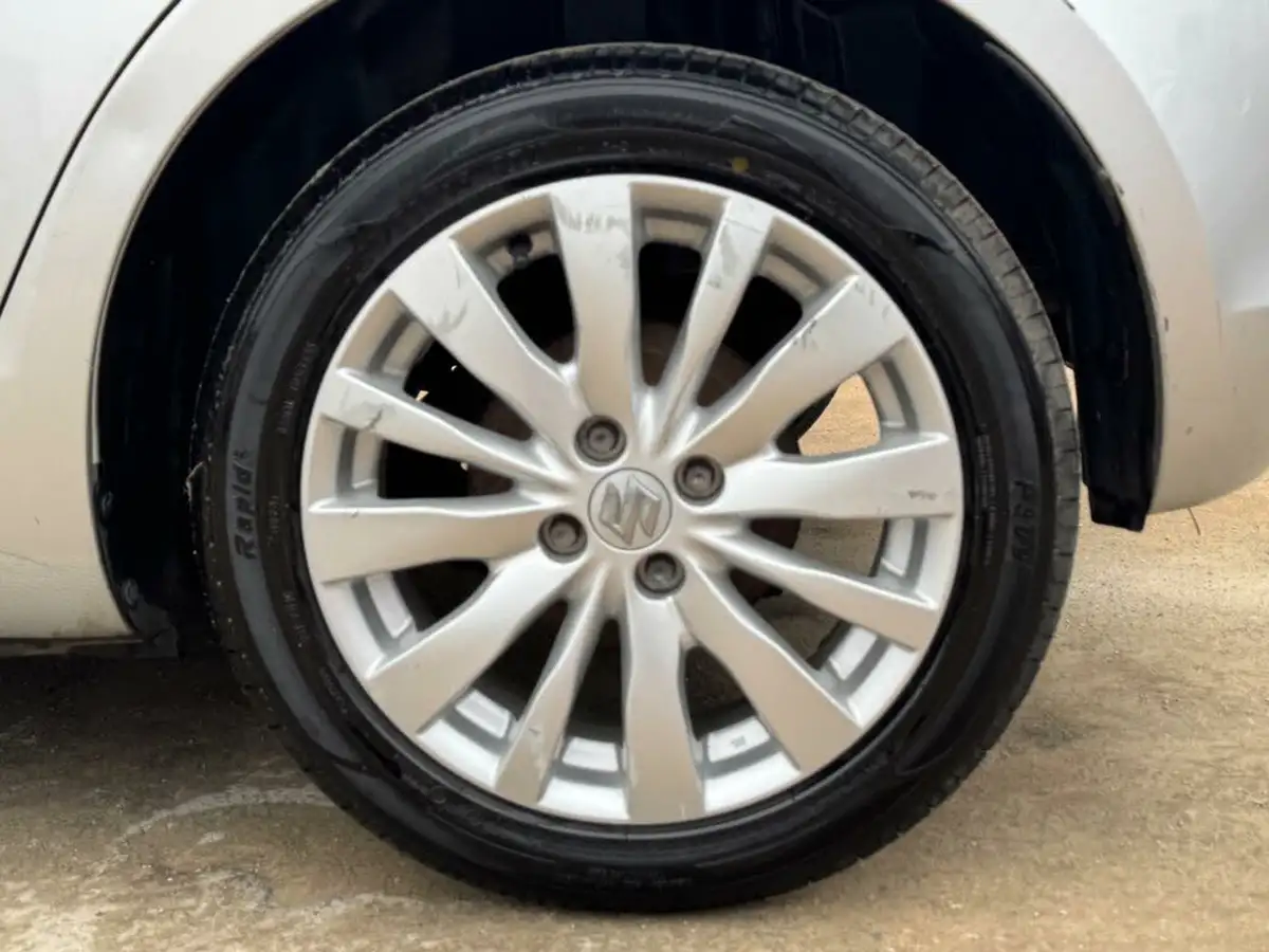 2013-suzuki-swift-12-sz3-93bhp-5d-big-49