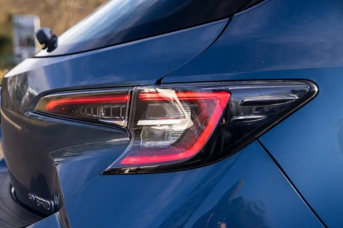 2022-toyota-corolla-18-vvt-i-icon-120bhp-trk-hatchback-5d-big-40