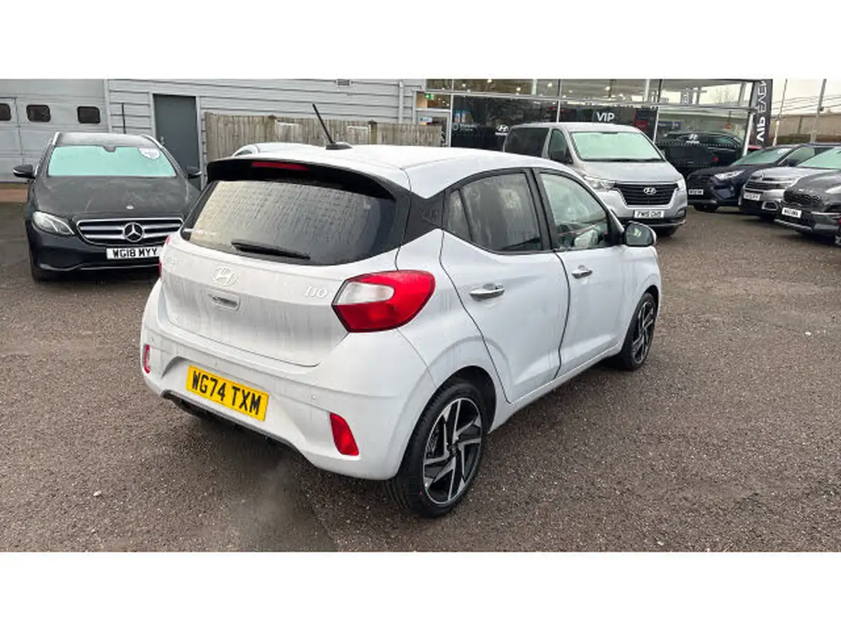 2024-hyundai-i10-12-premium-79ps-big-35
