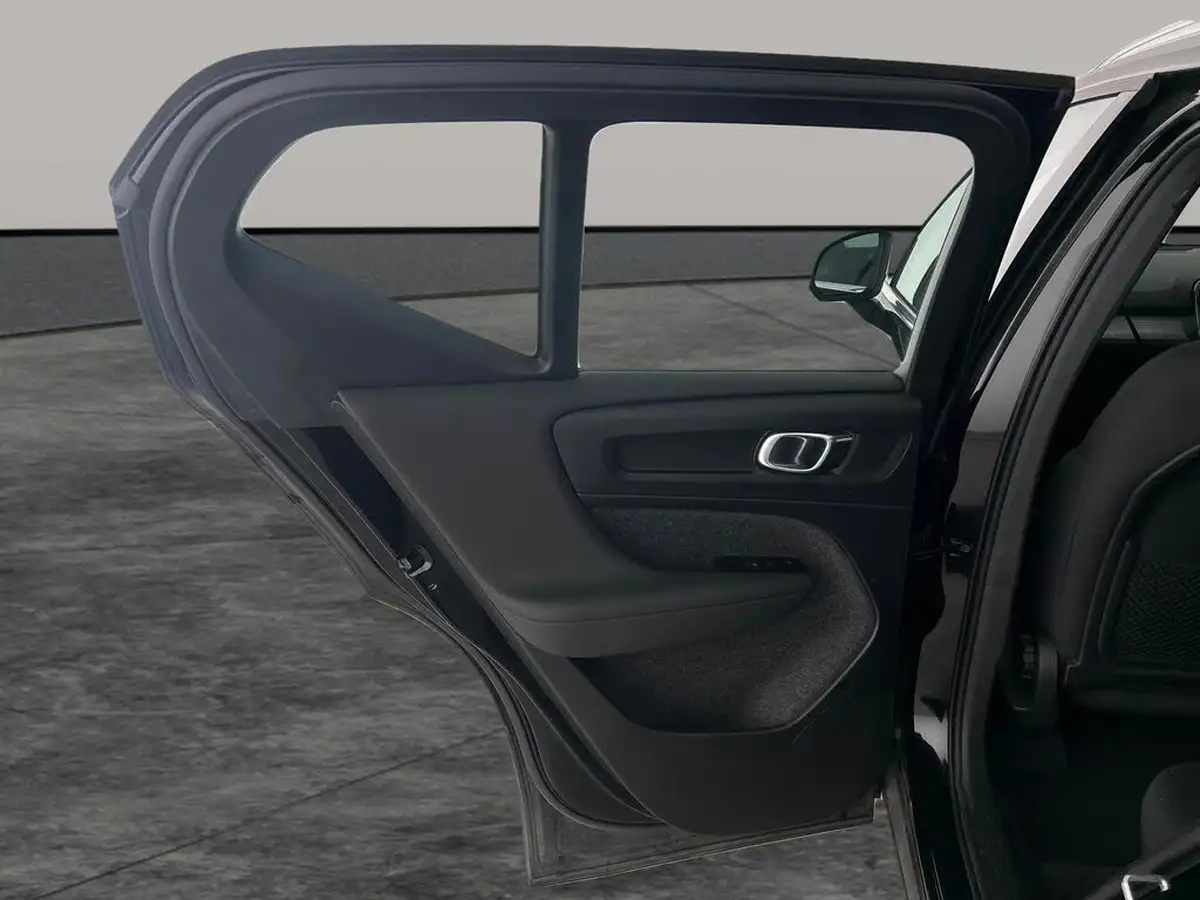 2022-volvo-xc40-15-t4-inscription-expression-big-18