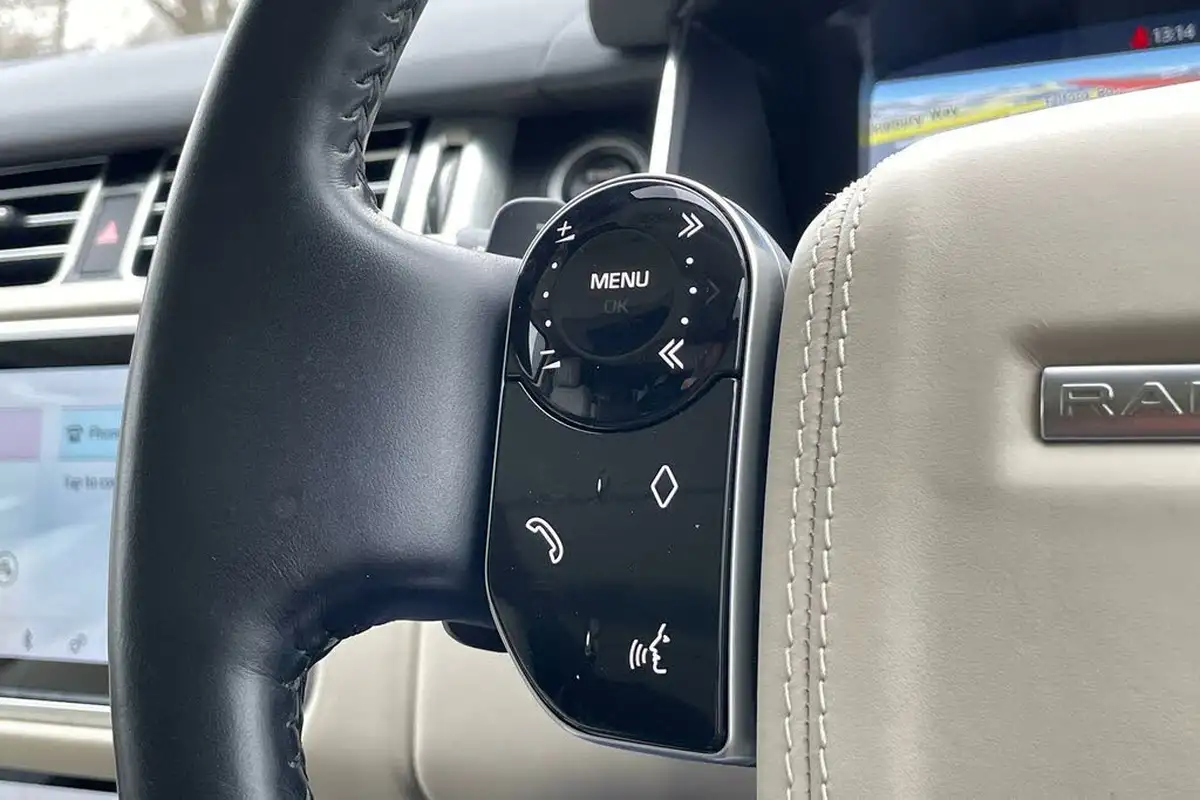 2021-land-rover-range-rover-30-d300-westminster-black-big-25