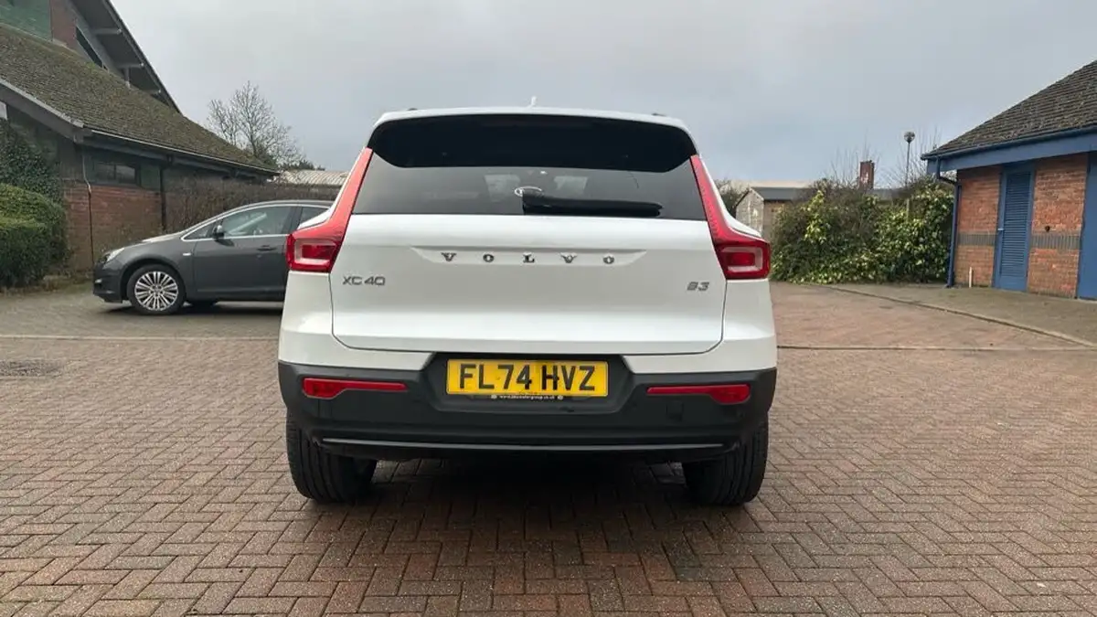 2024-volvo-xc40-20-b3-ultimate-big-12