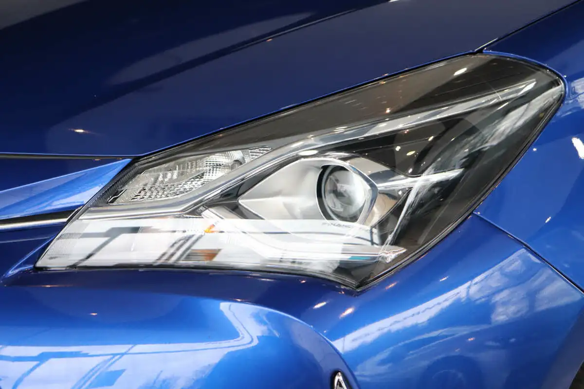 2017-toyota-yaris-15-vvt-i-icon-navi-hybrid-big-60