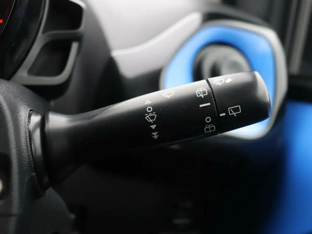 2016-toyota-aygo-10-vvt-i-x-cite-2-cyan-5d-big-31