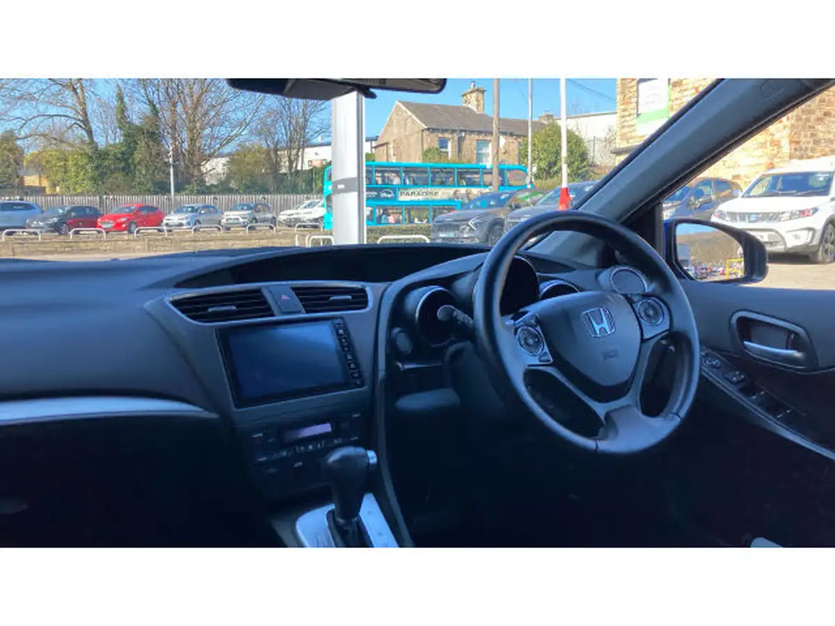 2017-honda-civic-18-i-vtec-se-plus-navi-hatchback-auto-big-8