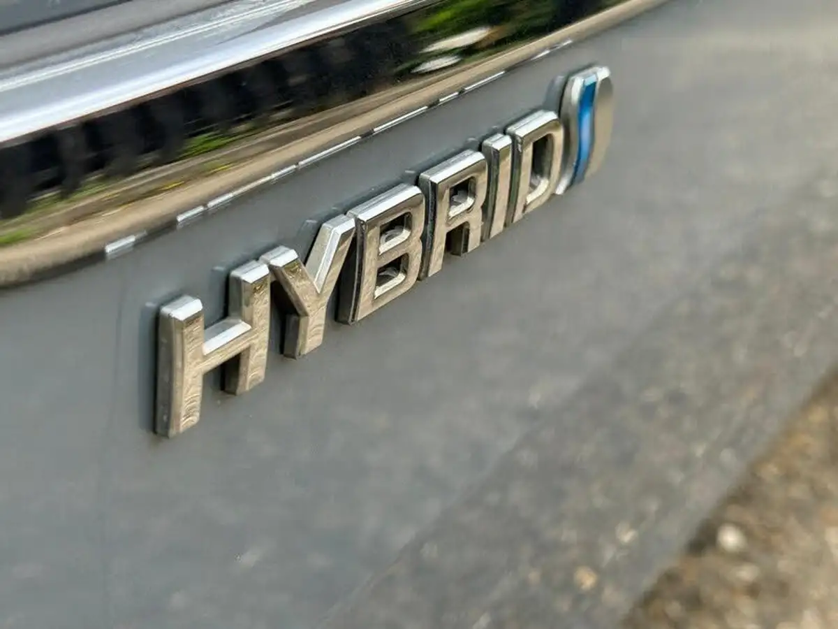 2010-toyota-estima-hybrid-24i-big-31
