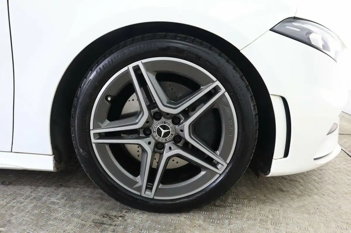 2019-mercedes-benz-a-class-20-a220-amg-line-ss-hatchback-5d-big-21