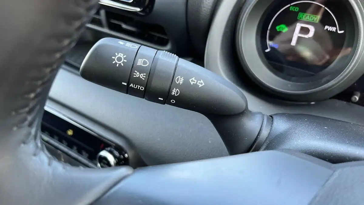 2020-toyota-yaris-15-vvt-i-design-big-44