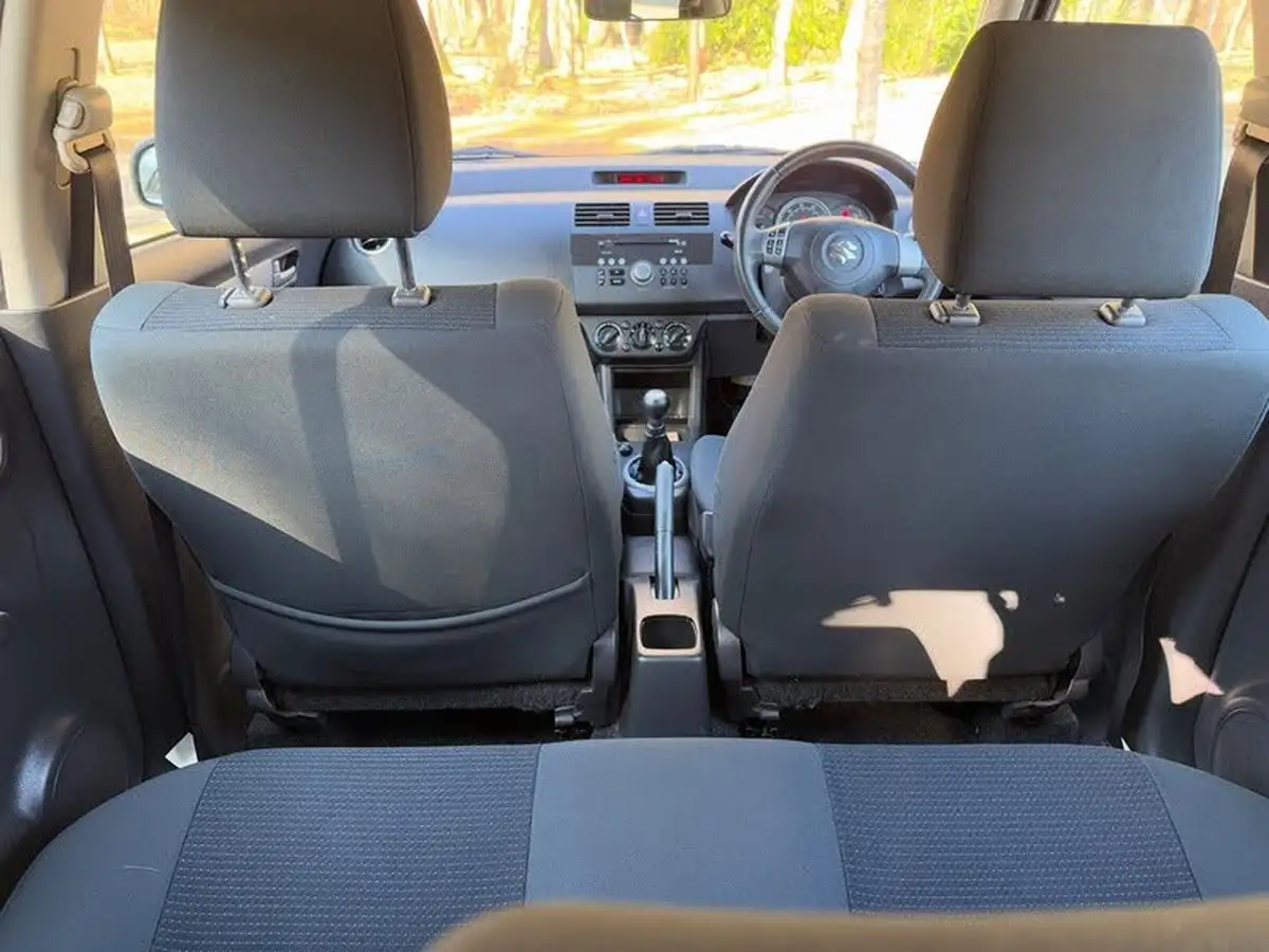 2009-suzuki-swift-15-glx-5d-big-18