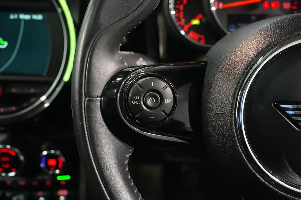 2019-mini-cooper-15-cooper-exclusive-134bhp-hatchback-3d-big-36