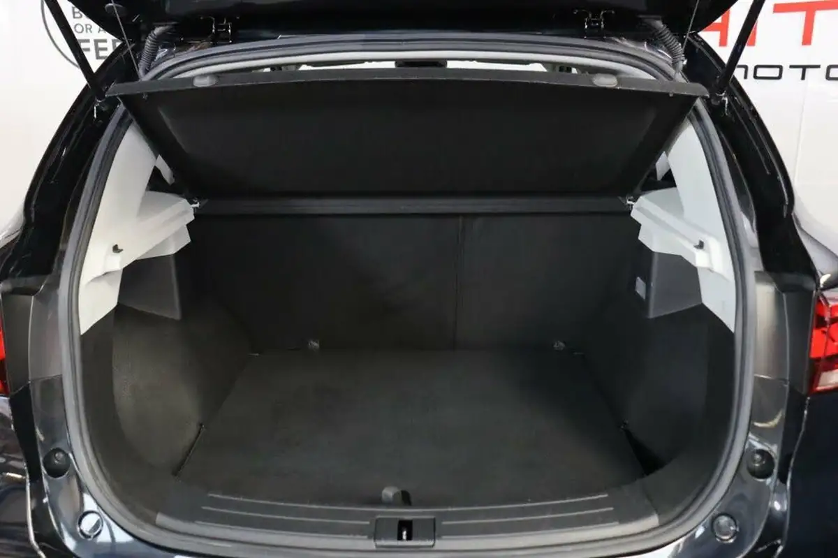 2022-mg-zs-suv-e-trophy-connect-ev-156ps-long-range-big-18