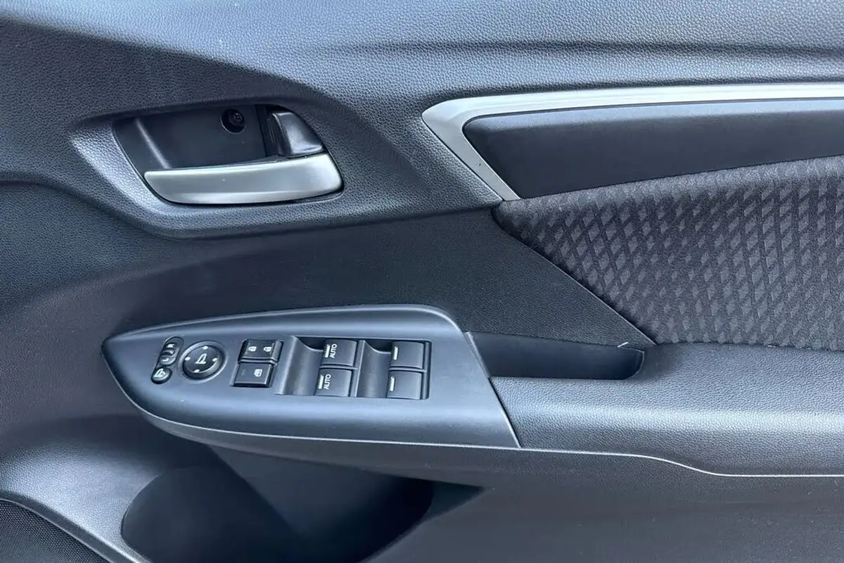 2019-honda-jazz-13-i-vtec-ex-cvt-big-22