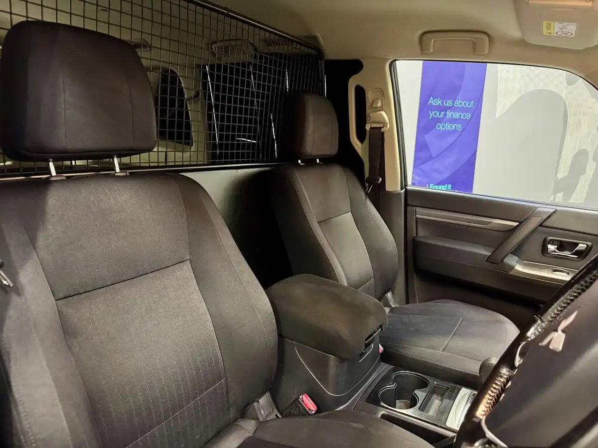 2016-mitsubishi-shogun-32td-sg2-32-di-dc-187bhpeu6-4x4-4work-lwb-window-van-auto-big-26