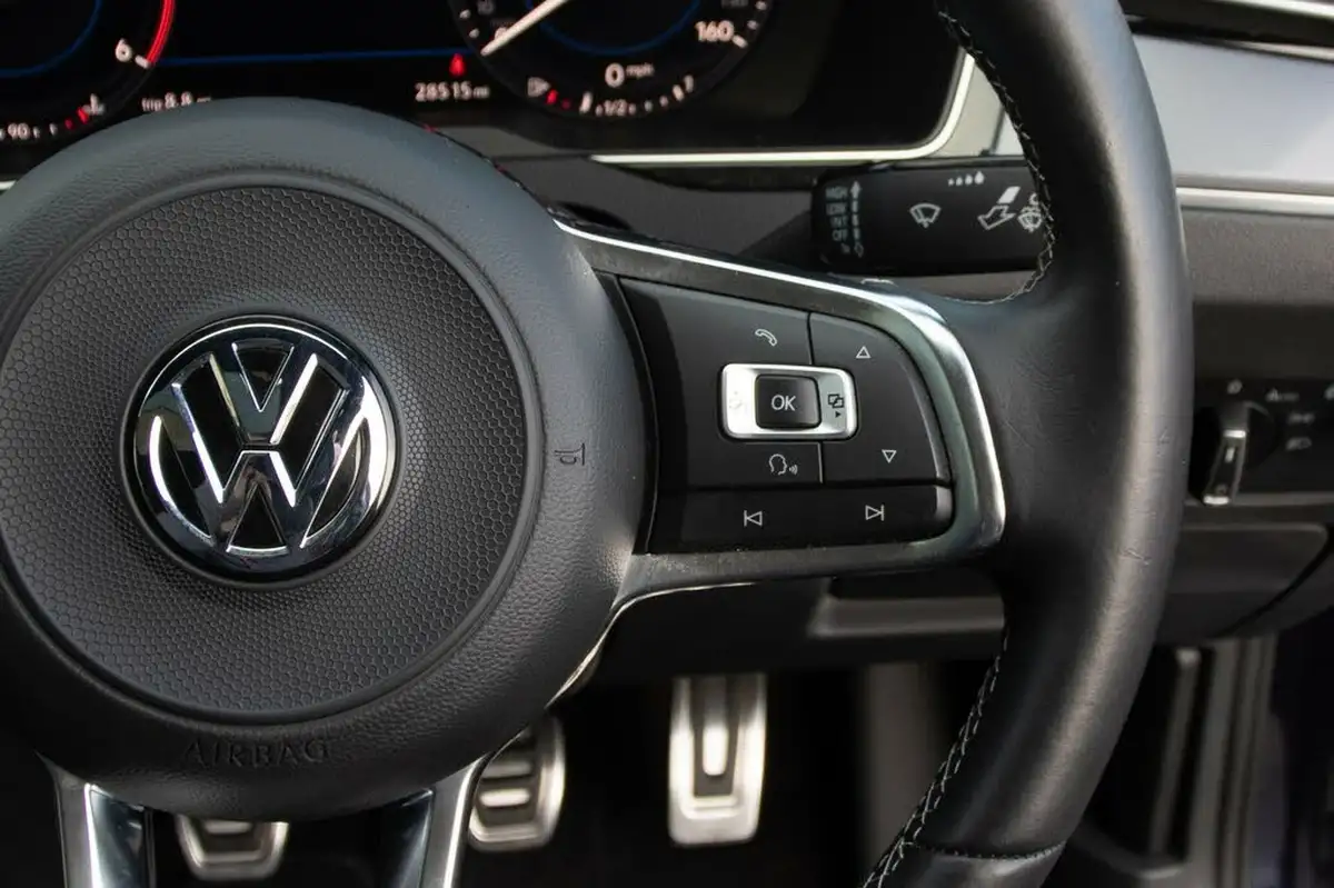 2017-volkswagen-passat-20tdi-r-line-150ps-ss-saloon-4d-big-19