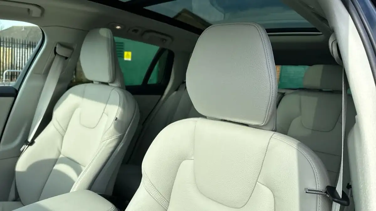 2025-volvo-v60-20-t8-ultra-big-26