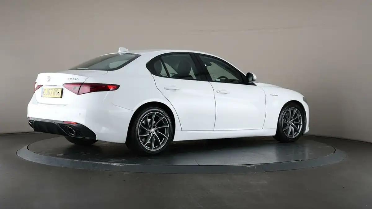 2017-alfa-romeo-giulia-20-veloce-big-7