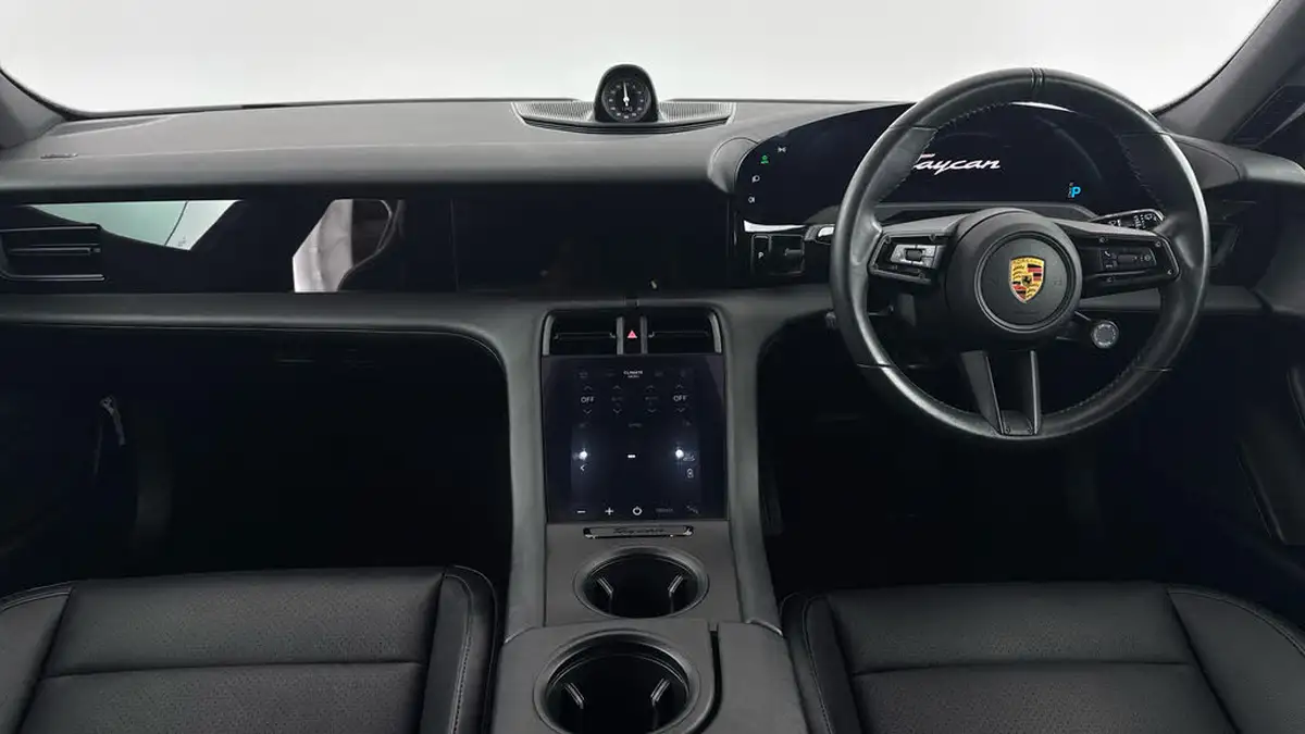 2021-porsche-taycan-e-4-cross-turismo-big-10