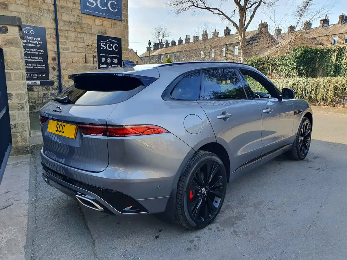 2024-jaguar-f-pace-30-d300-r-dynamic-hse-black-big-7