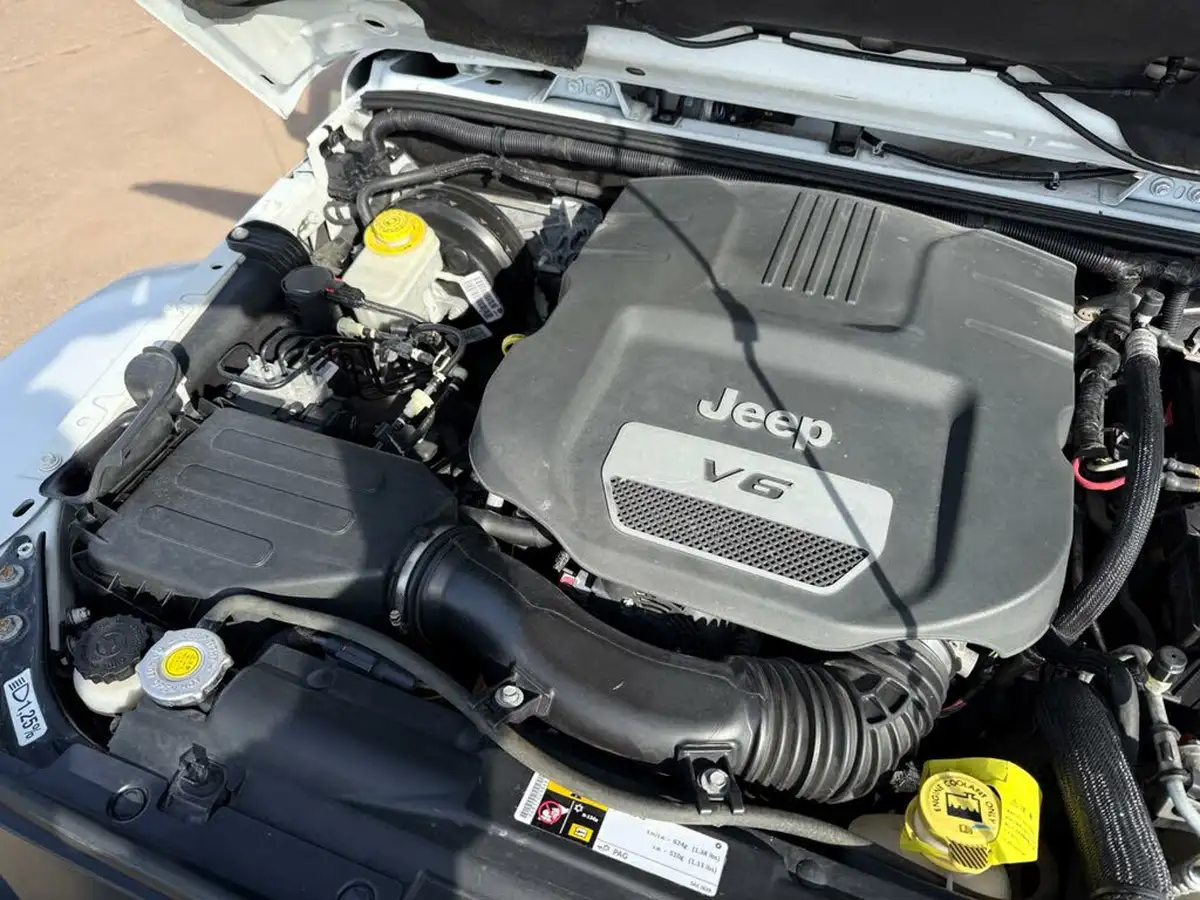 2014-jeep-wrangler-36-overland-v6-unlimited-5d-big-68