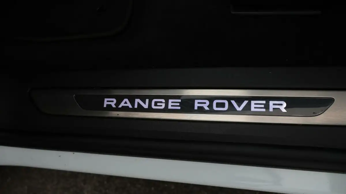 2022-land-rover-range-rover-evoque-15-p300e-autobiography-big-20
